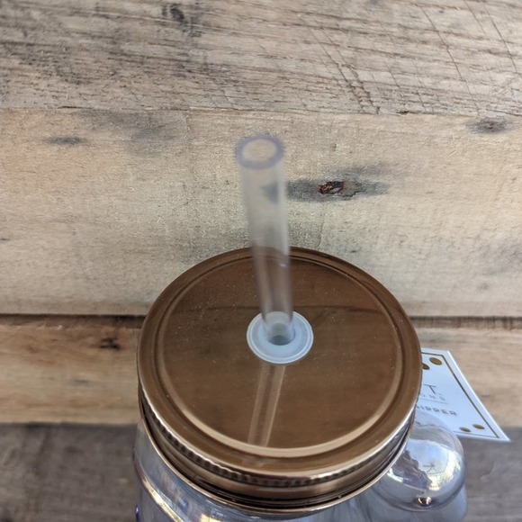 Slant Collections 16oz. Glass Swan Shaped Sipper with Lid and Straw - Picture 6 of 8